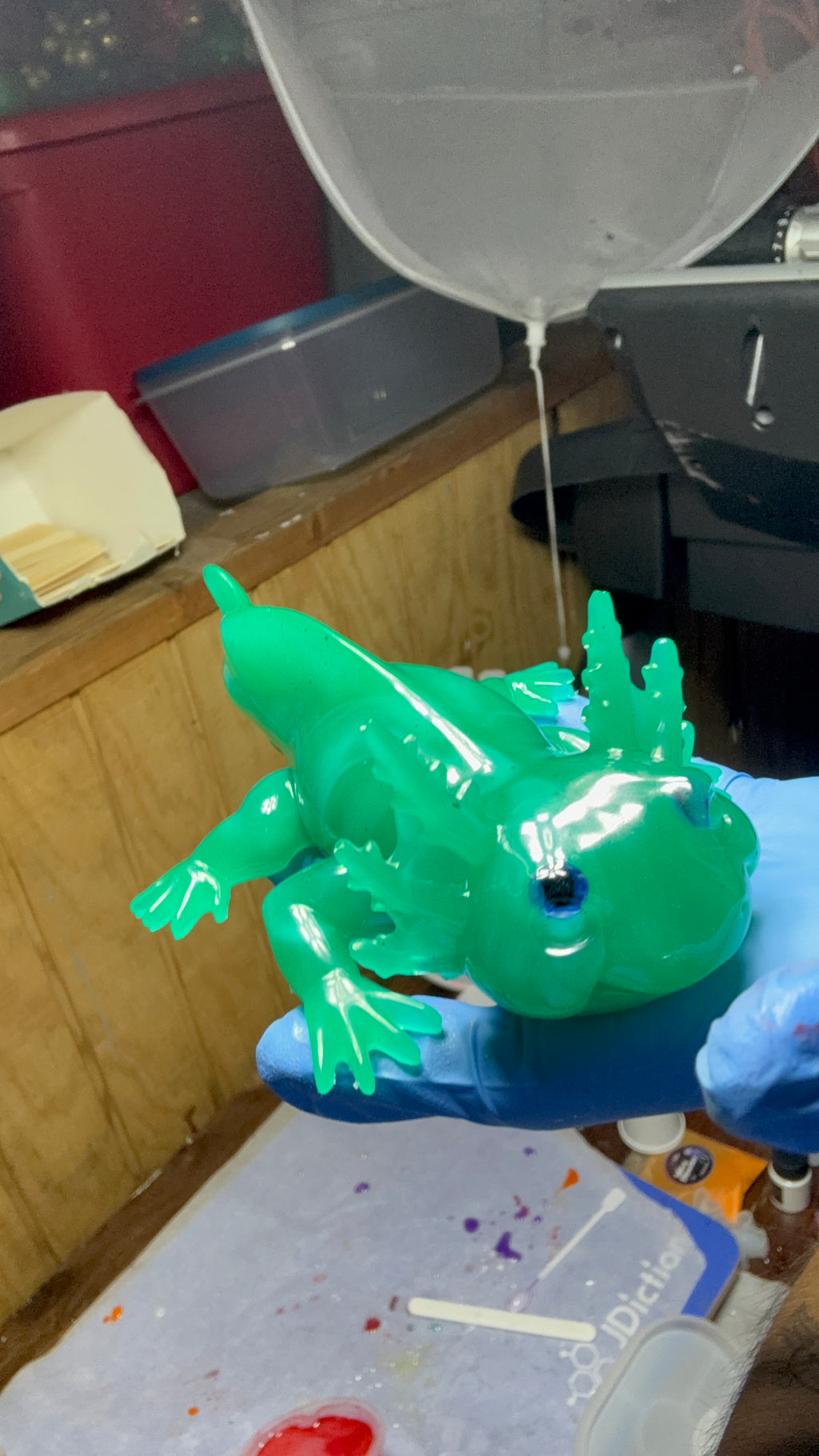 Thermochromic Color-Changing Axolotl – Teal Blue to Lime Green – additional product view
