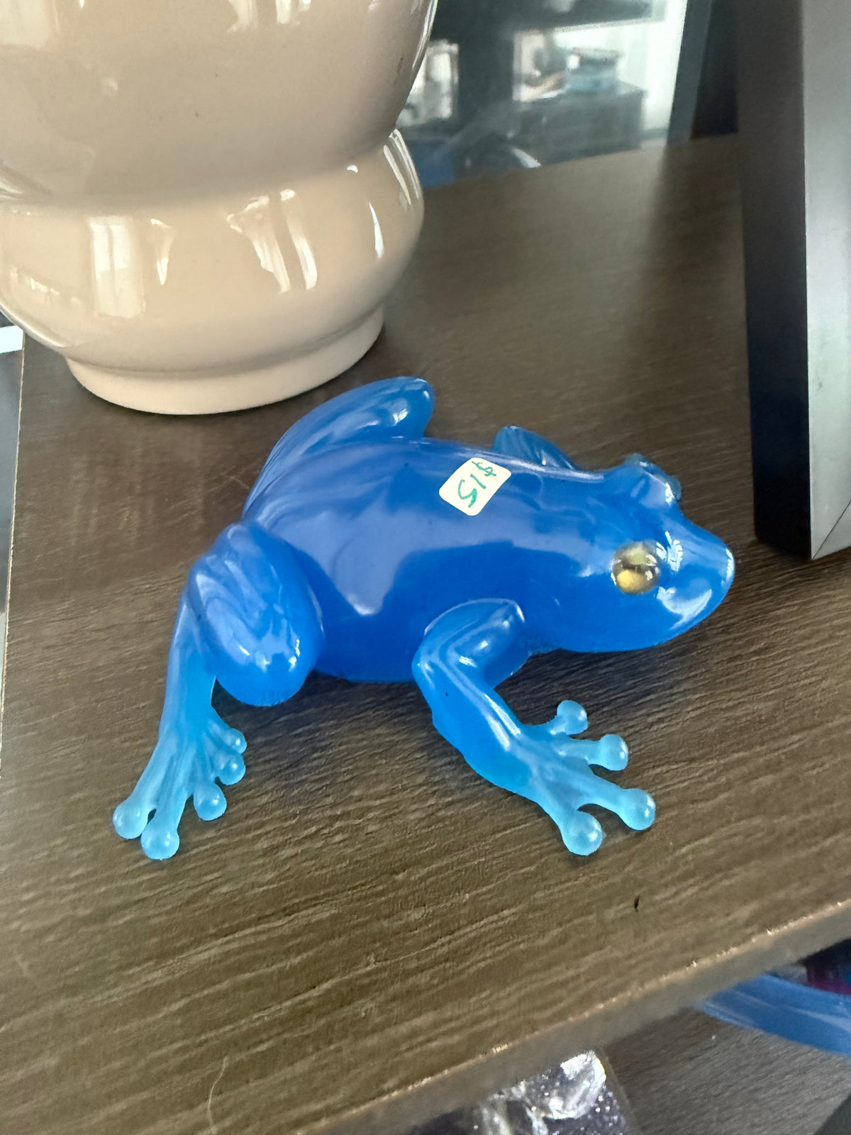 Thermochromic Color-Changing Resin Frog – Blue to Purple – additional product view