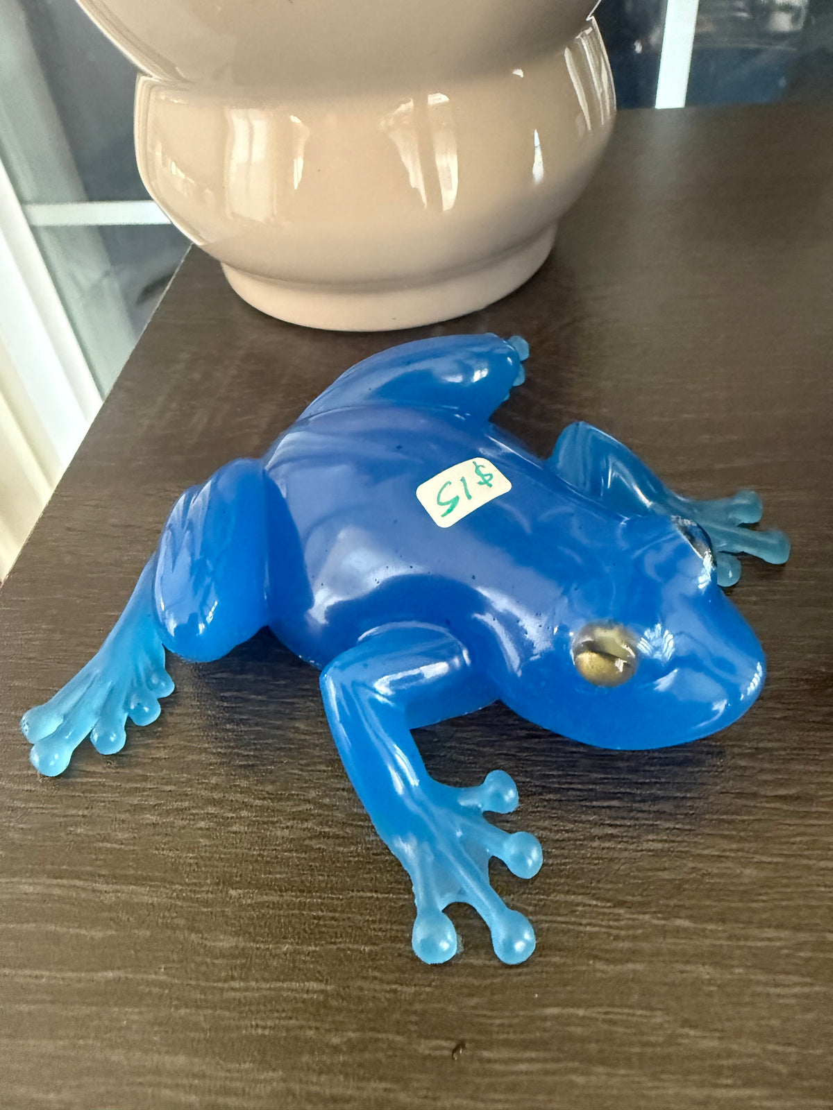 Thermochromic Color-Changing Resin Frog – Blue to Purple – additional product view