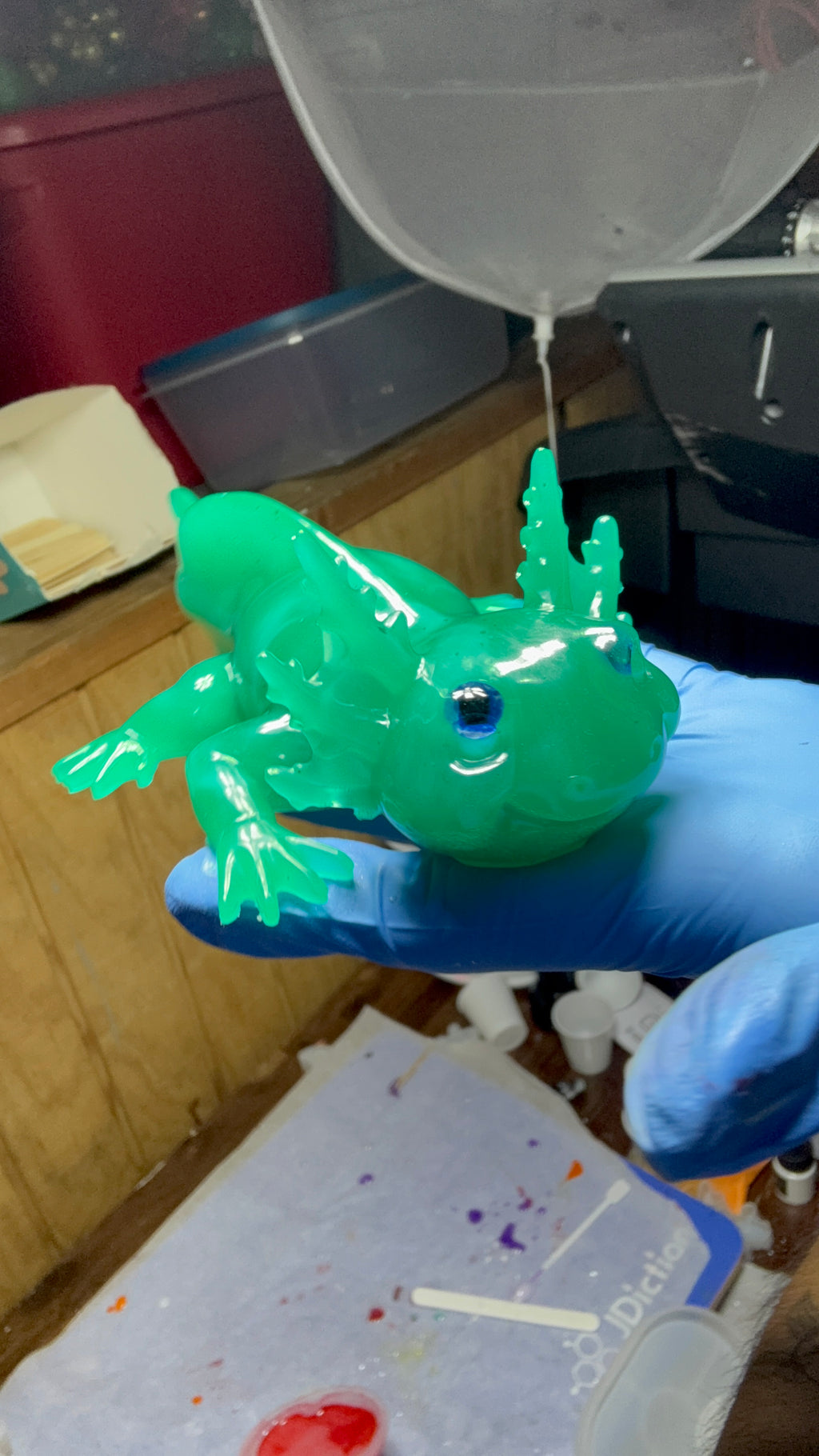 Thermochromic Color-Changing Axolotl – Teal Blue to Lime Green – additional product view