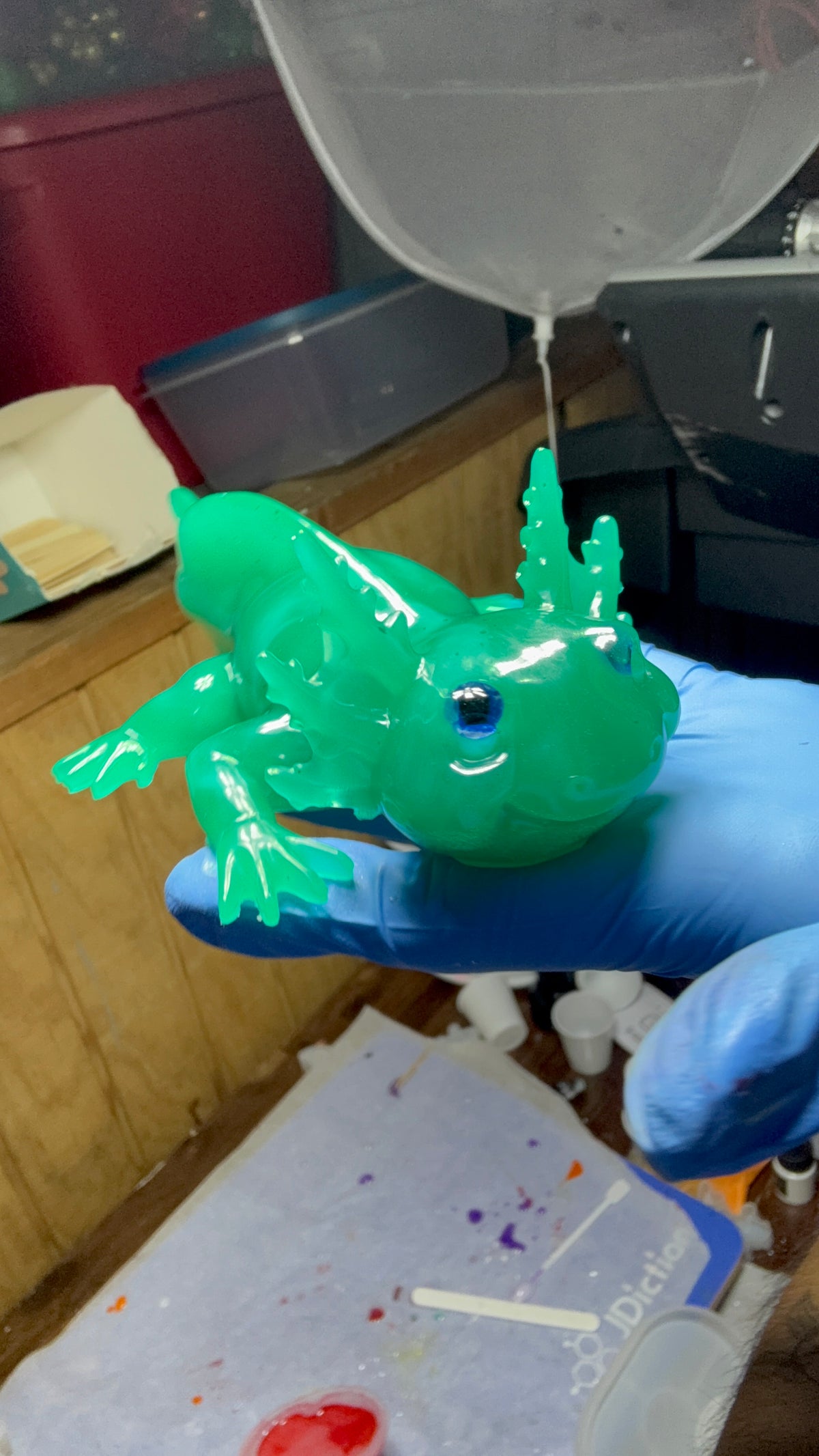 Thermochromic Color-Changing Axolotl – Teal Blue to Lime Green – additional product view