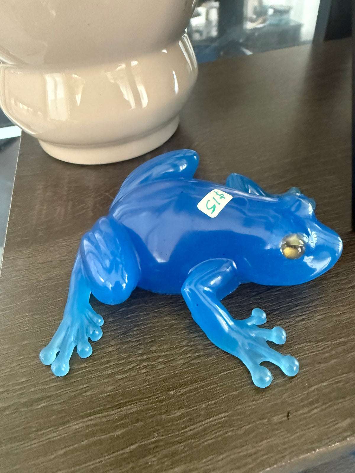 Thermochromic Color-Changing Resin Frog – Blue to Purple – additional product view