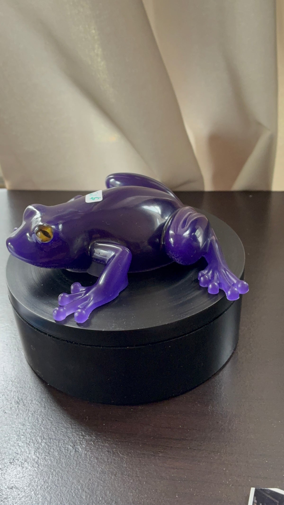 Thermochromic Color-Changing Resin Frog – Blue to Purple – additional product view