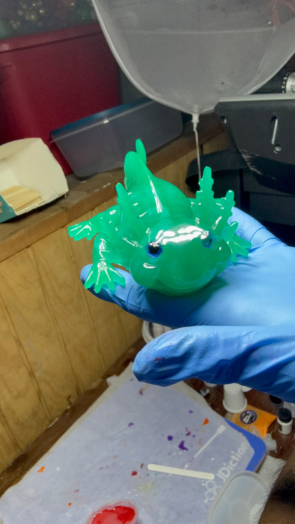 Thermochromic Color-Changing Axolotl – Teal Blue to Lime Green – additional product view