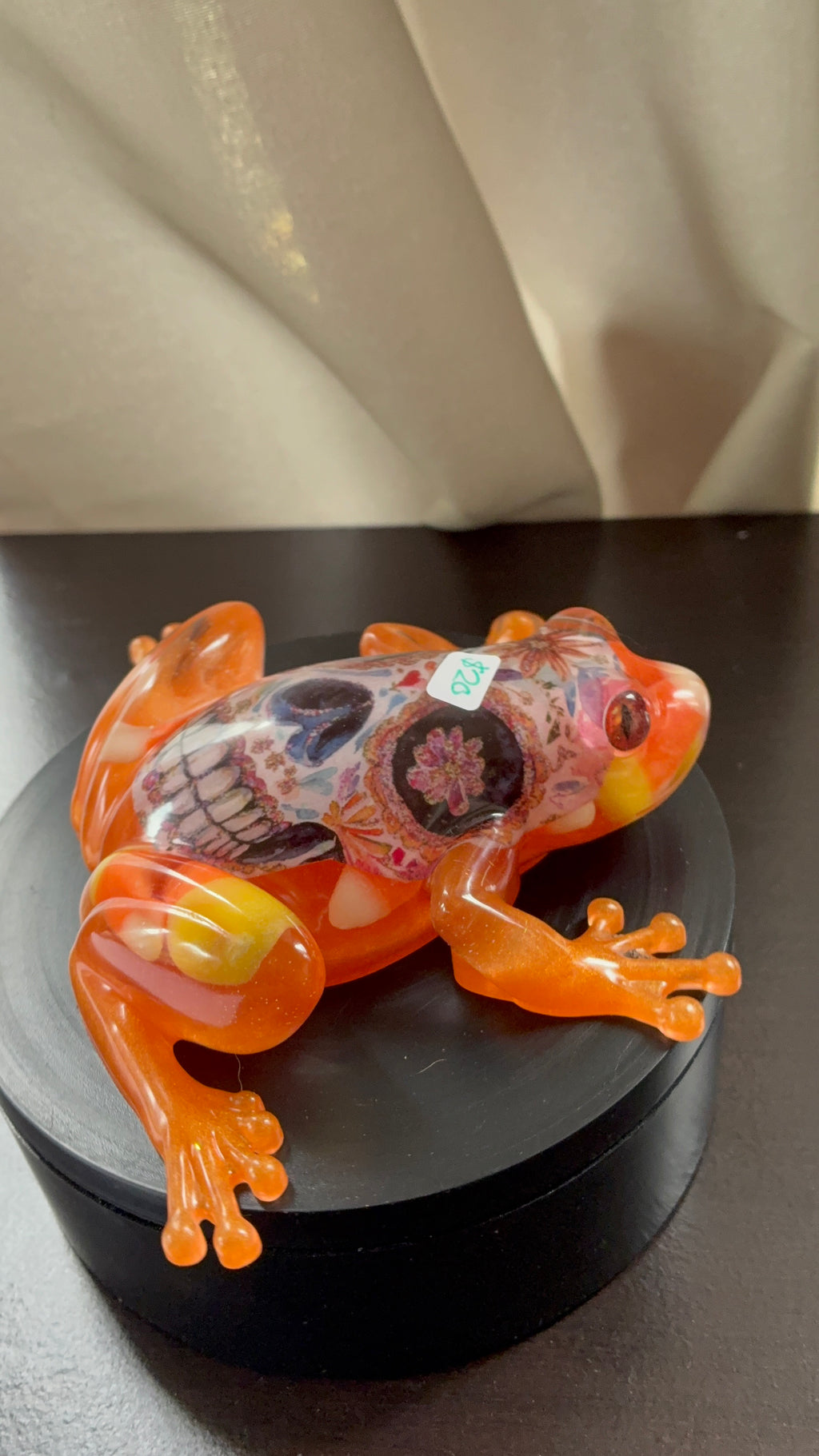 Día de los Muertos Resin Frog – Handmade Sugar Skull Figurine – additional product view