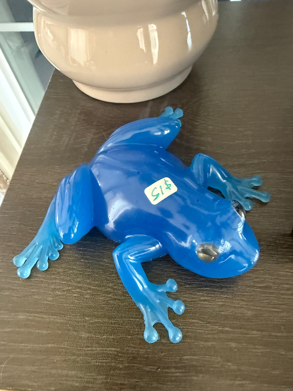 Thermochromic Color-Changing Resin Frog – Blue to Purple – additional product view