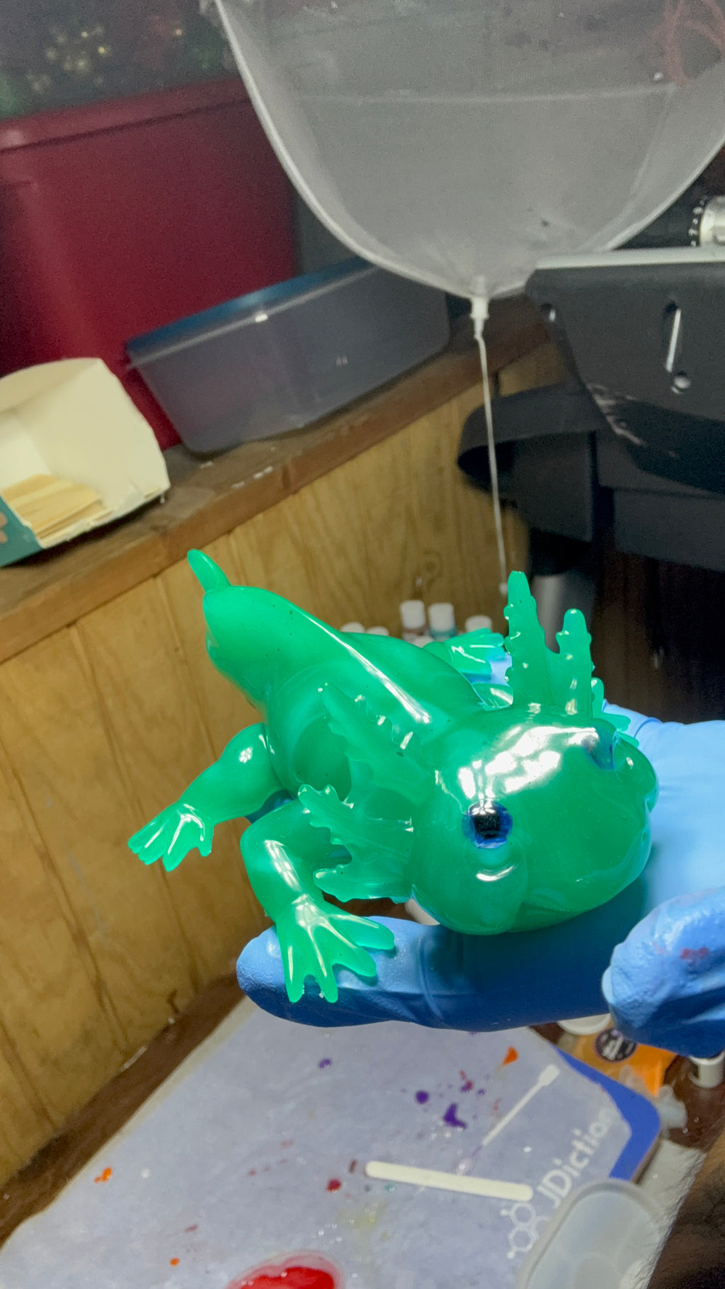 Thermochromic Color-Changing Axolotl – Teal Blue to Lime Green – additional product view