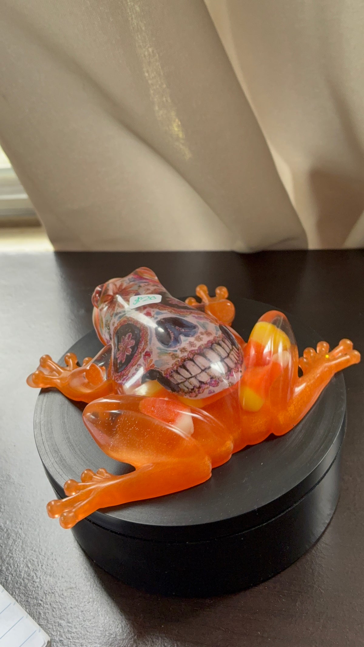 Día de los Muertos Resin Frog – Handmade Sugar Skull Figurine – additional product view