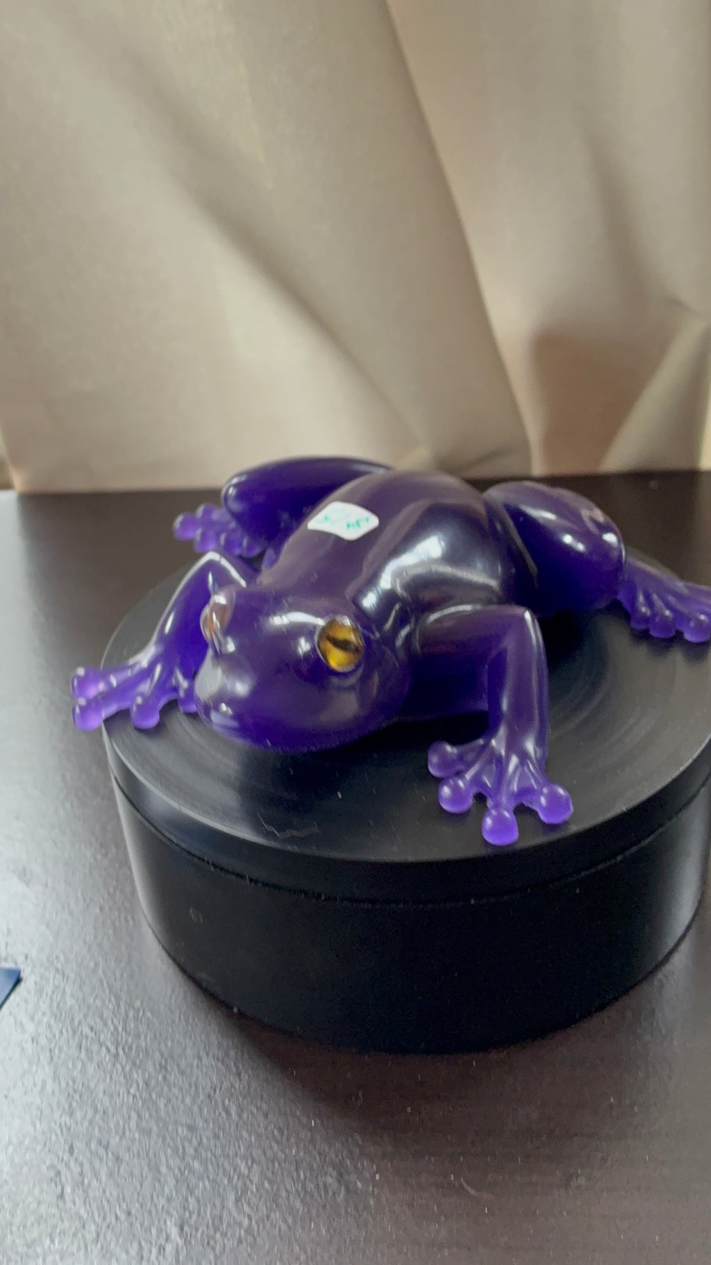 Thermochromic Color-Changing Resin Frog – Blue to Purple – additional product view