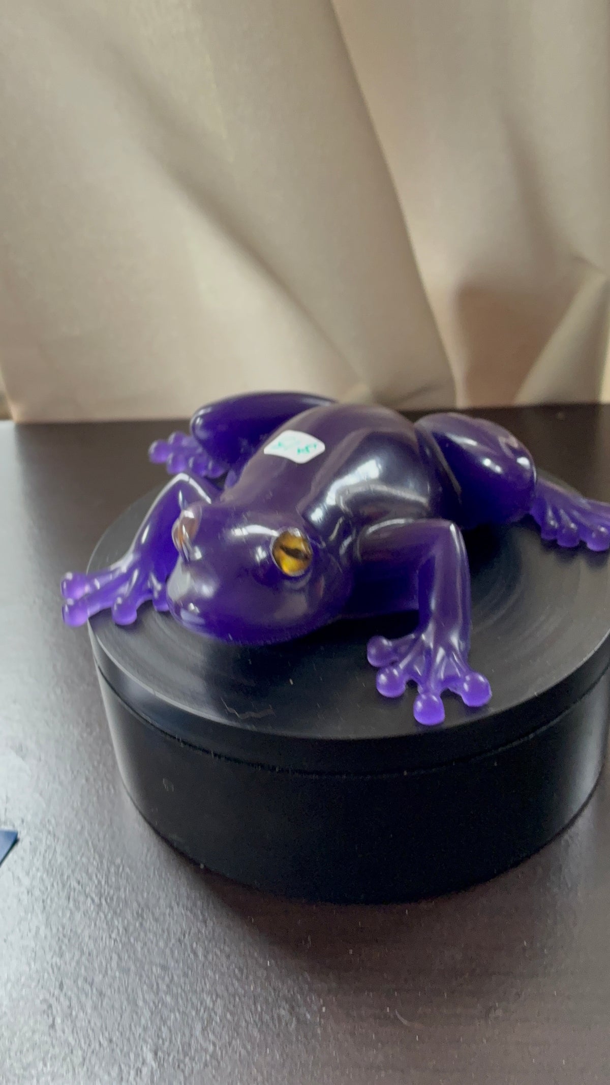 Thermochromic Color-Changing Resin Frog – Blue to Purple – additional product view