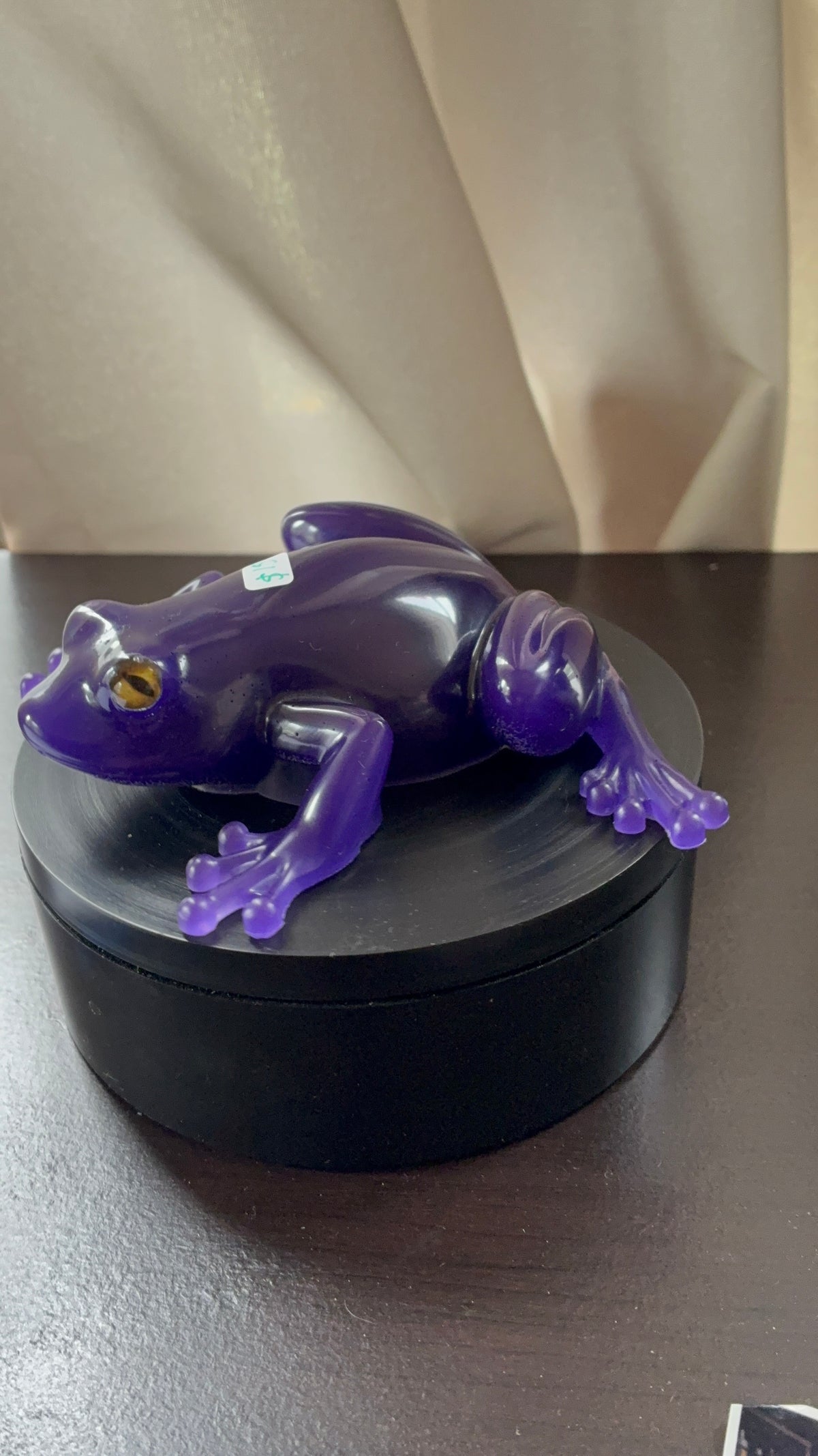 Thermochromic Color-Changing Resin Frog – Blue to Purple – additional product view