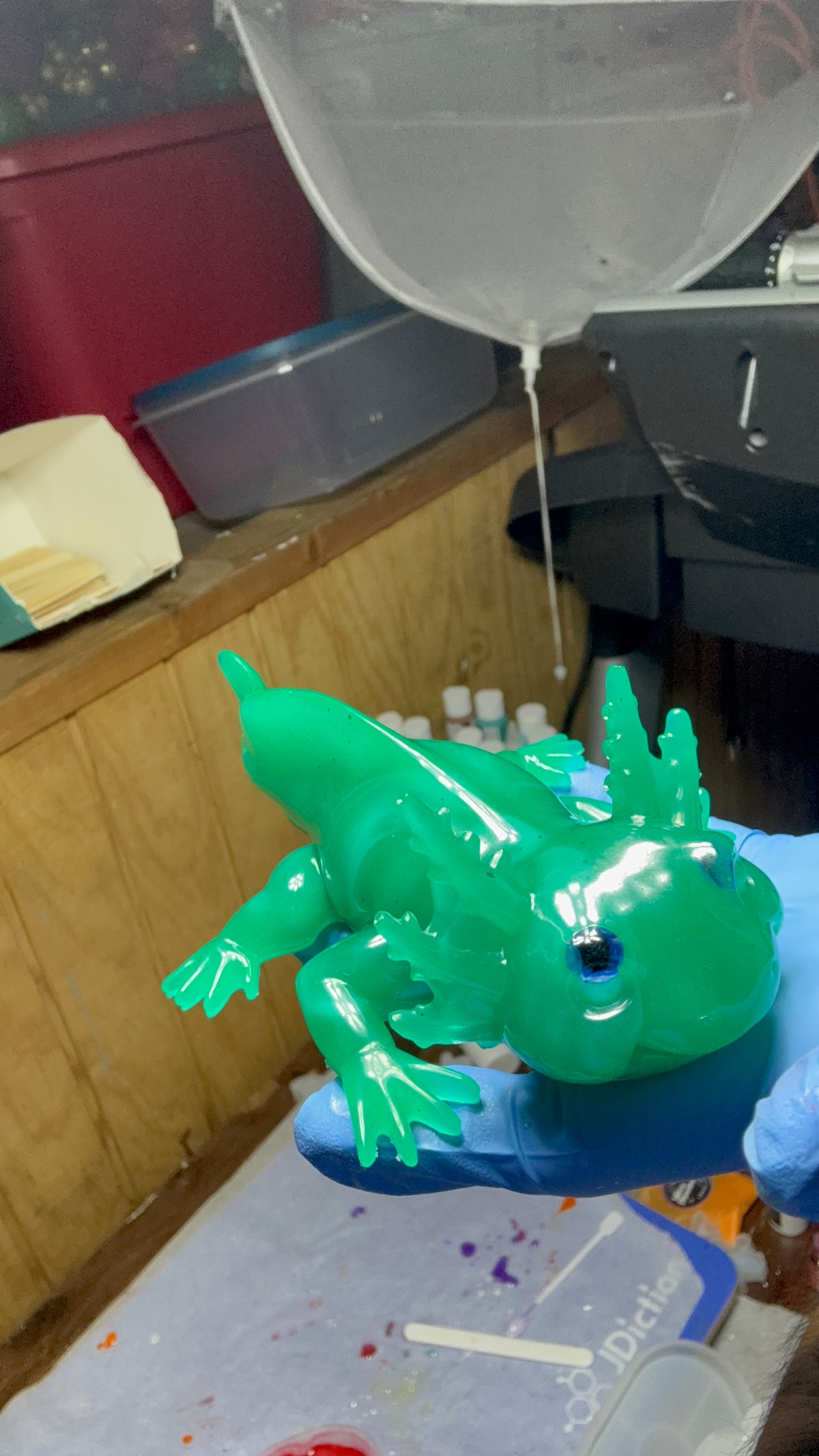 Thermochromic Color-Changing Axolotl – Teal Blue to Lime Green – additional product view