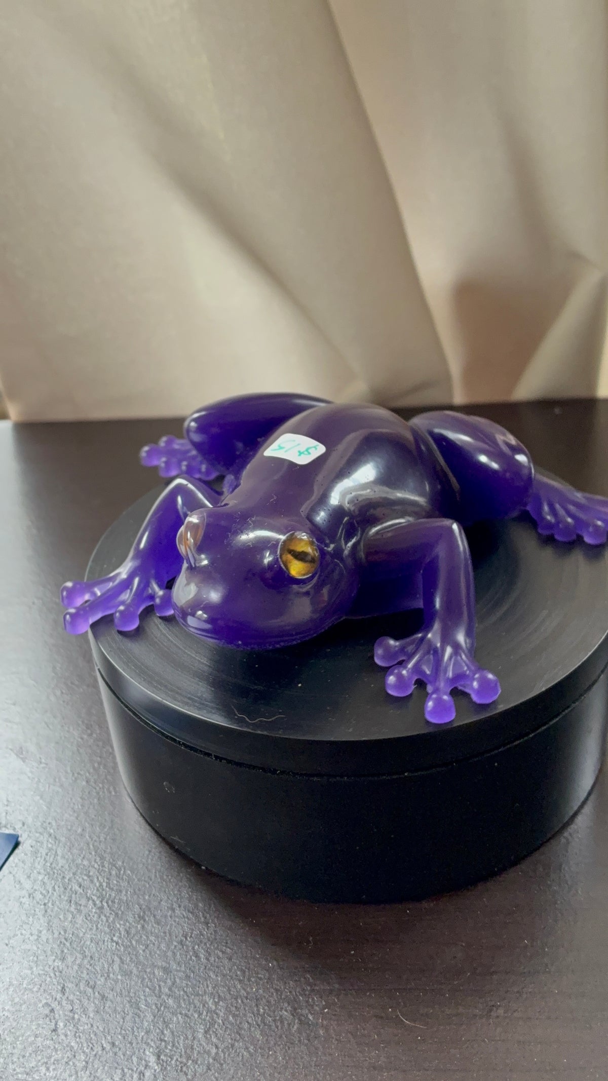 Thermochromic Color-Changing Resin Frog – Blue to Purple – additional product view