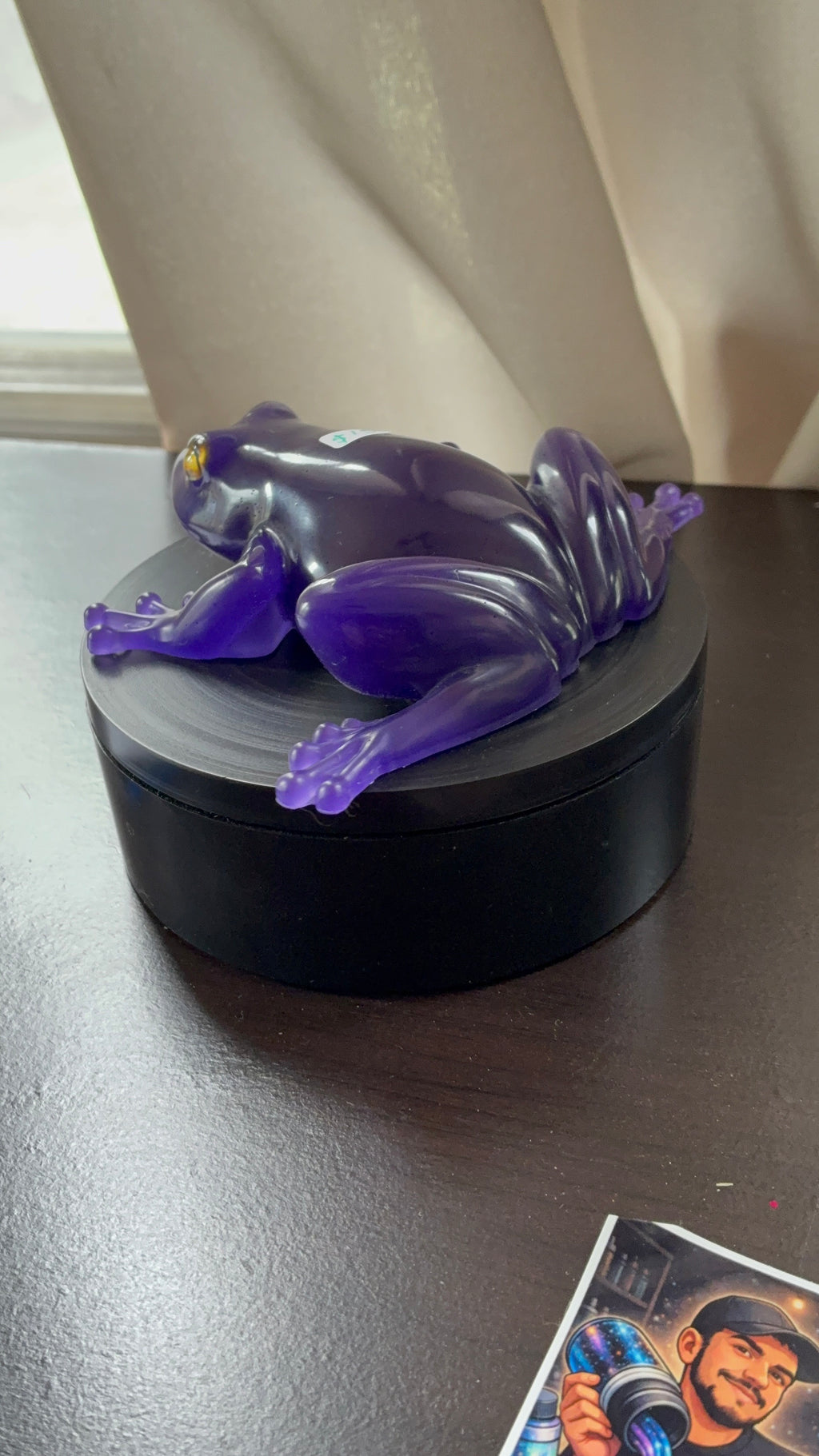 Thermochromic Color-Changing Resin Frog – Blue to Purple – additional product view