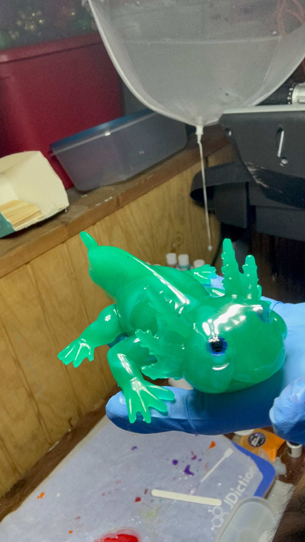 Thermochromic Color-Changing Axolotl – Teal Blue to Lime Green – additional product view