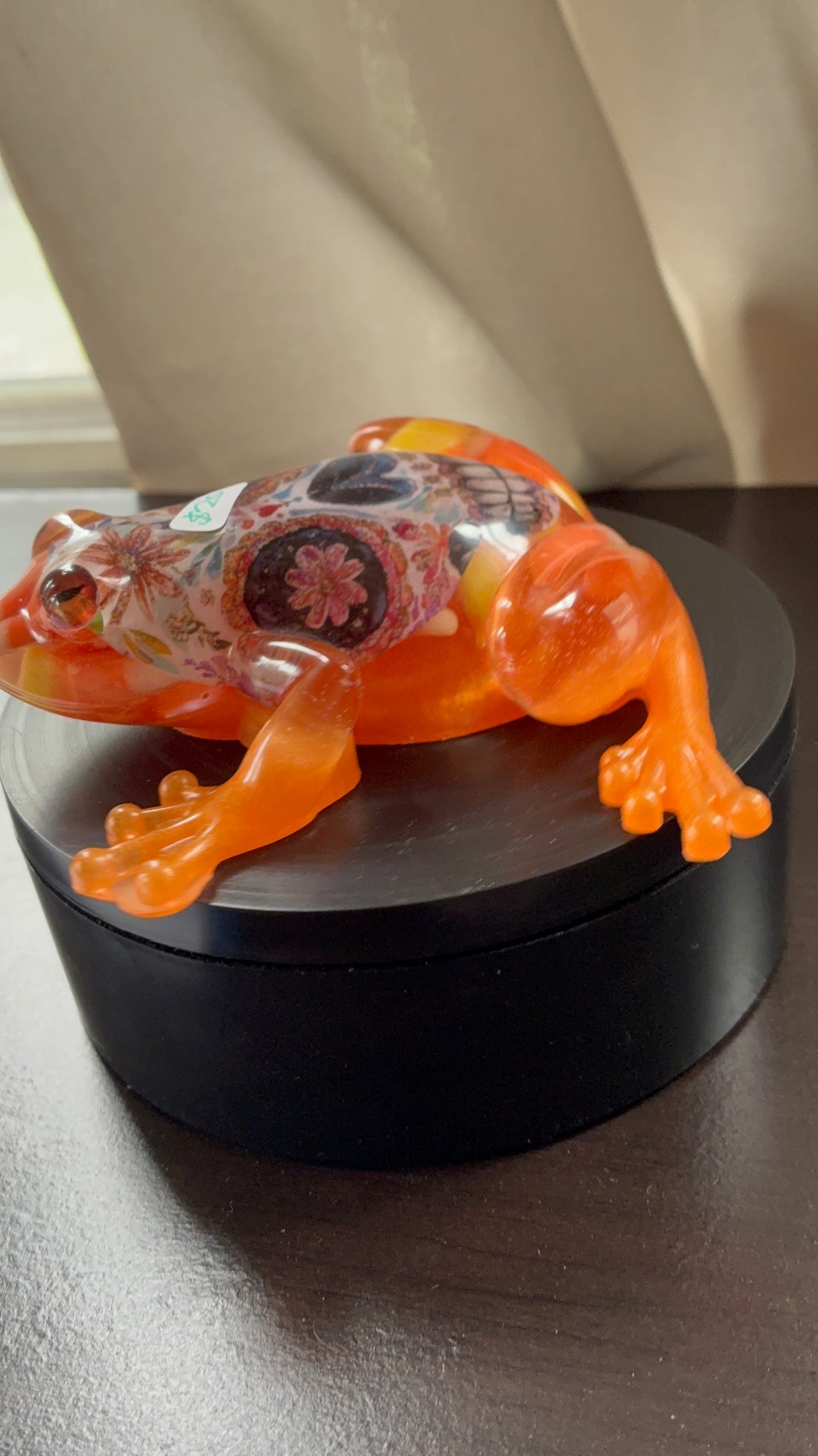 Día de los Muertos Resin Frog – Handmade Sugar Skull Figurine – additional product view