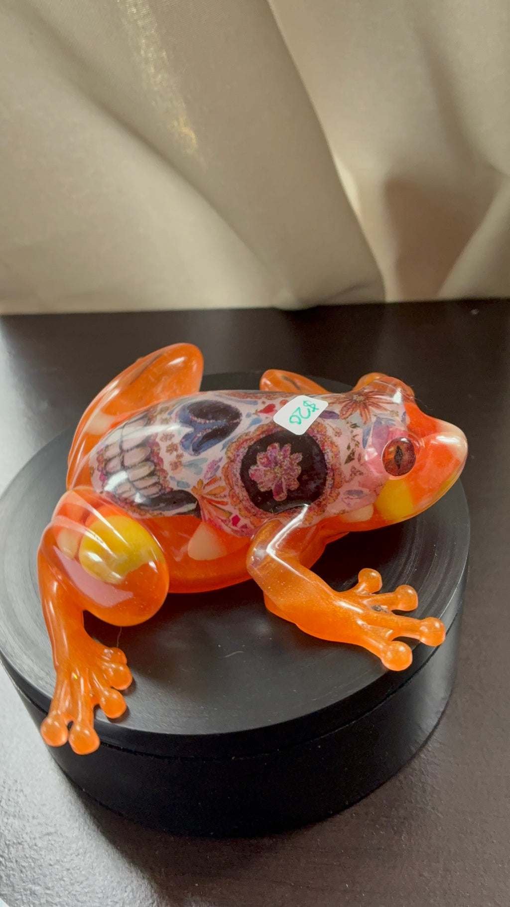 Día de los Muertos Resin Frog – Handmade Sugar Skull Figurine – additional product view