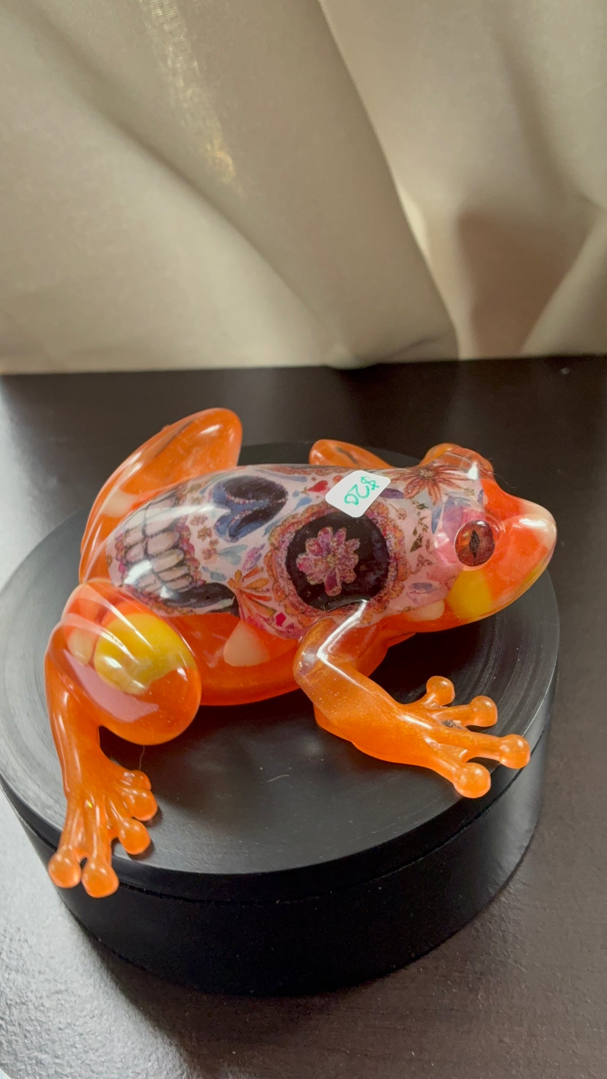 Día de los Muertos Resin Frog – Handmade Sugar Skull Figurine – additional product view
