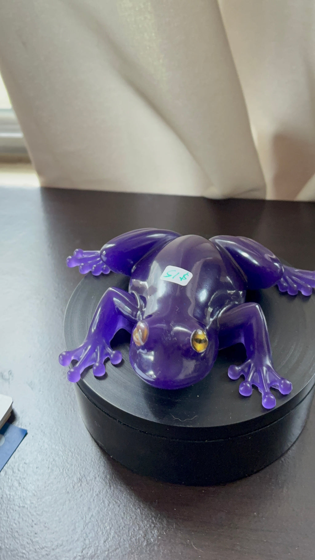 Thermochromic Color-Changing Resin Frog – Blue to Purple – additional product view