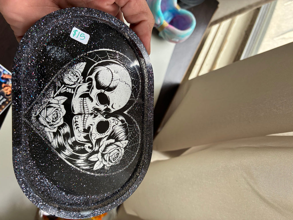 Black glitter Halloween resin catch-all tray with skull couple design view 3