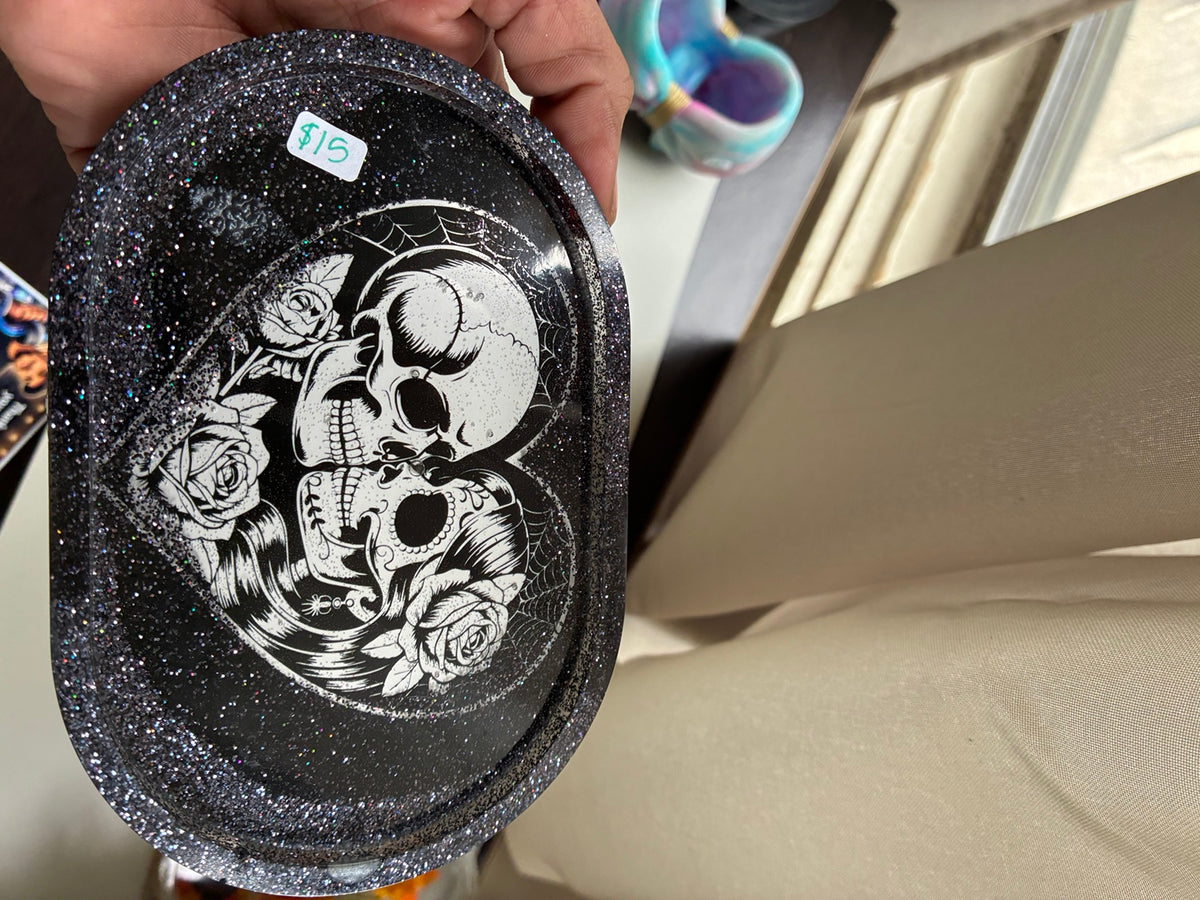 Black glitter Halloween resin catch-all tray with skull couple design view 3