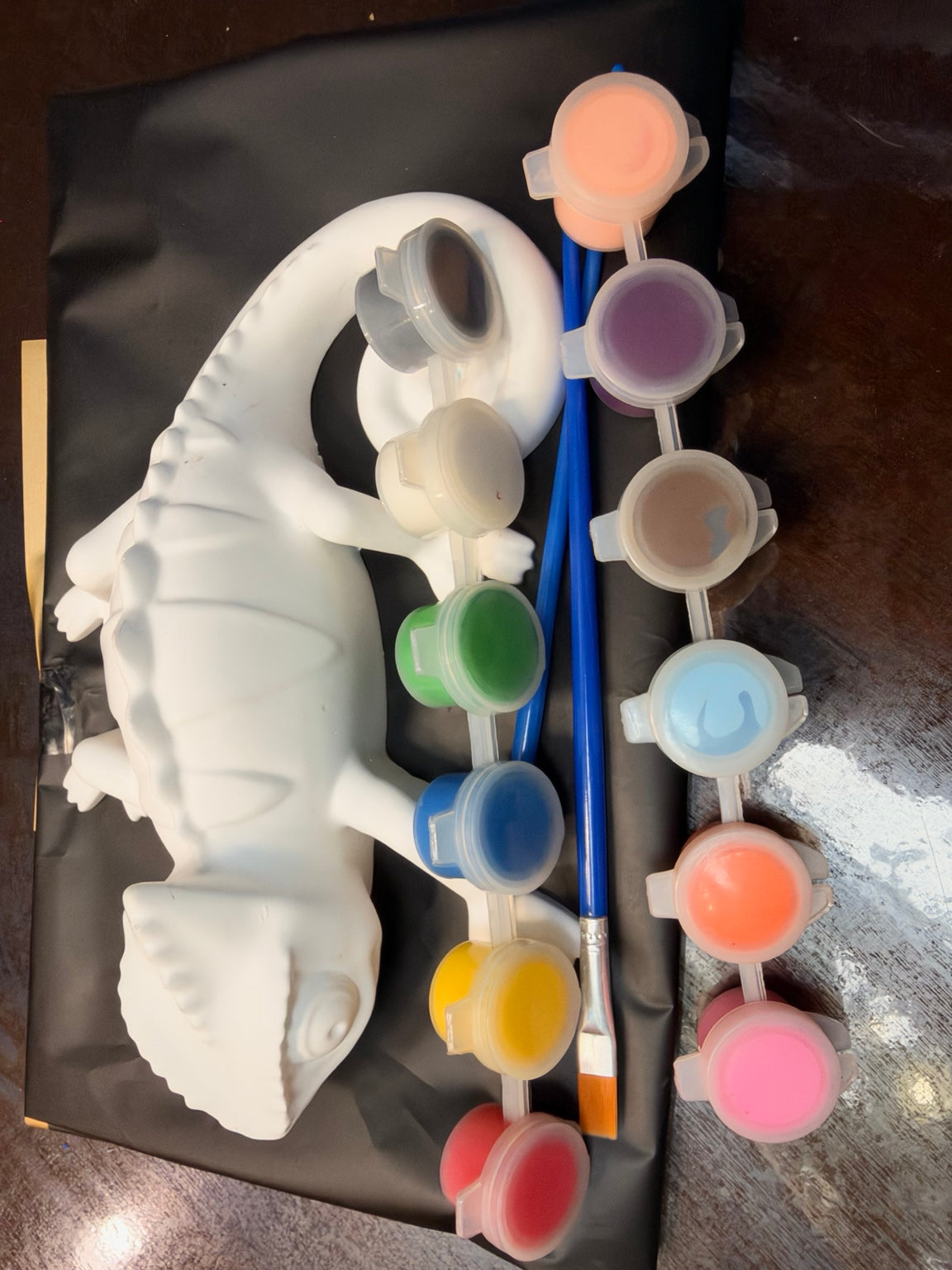 Paint your own ceramic resin chameleon kit with paints and brushes